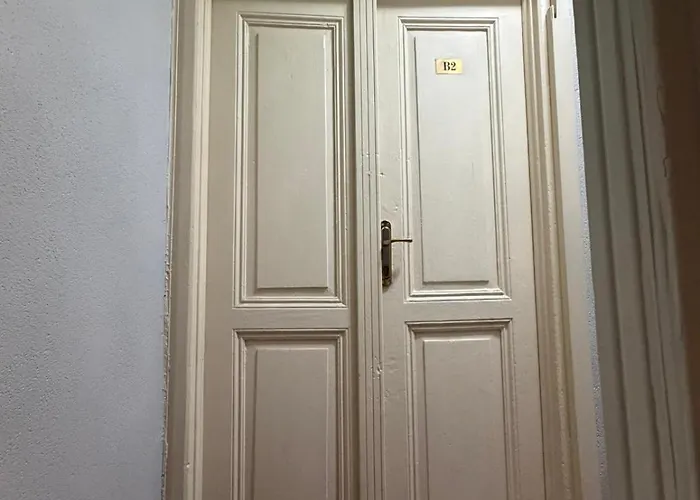 Grey House B Block 酒店